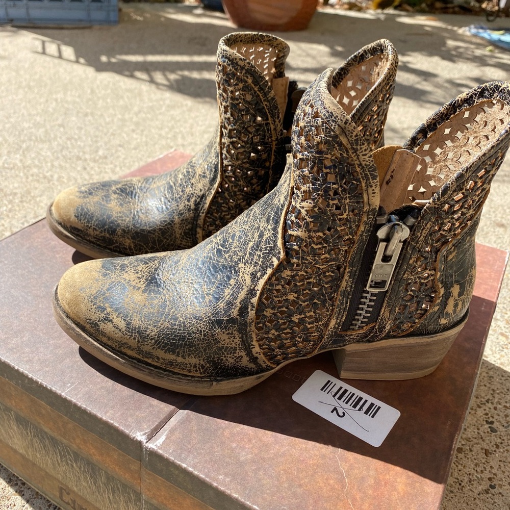 Circle G Corral Women's Distressed Leather Ankle Boots 8M New Box Handcrafted